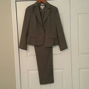 Talbots Pants Suit. Jacket Size 4. Pants Size 6.